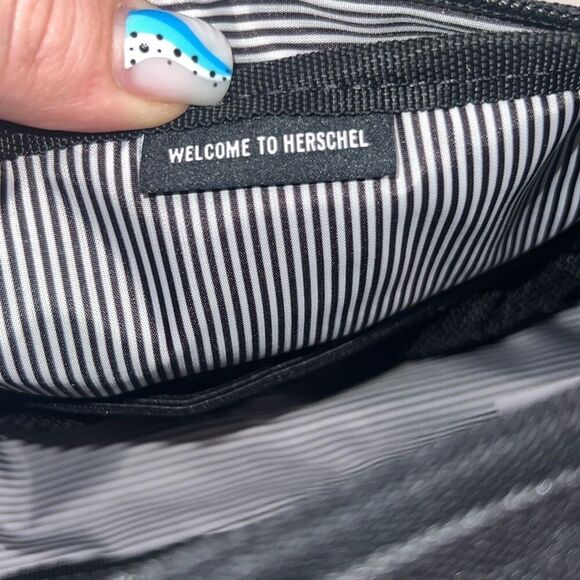 ✨Herschel Chapter Travel Kit | Small - 3L✨ - Picture 8 of 11